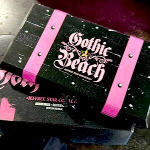 Jeffree Star Gothic Beach  Eyeshadow Palette